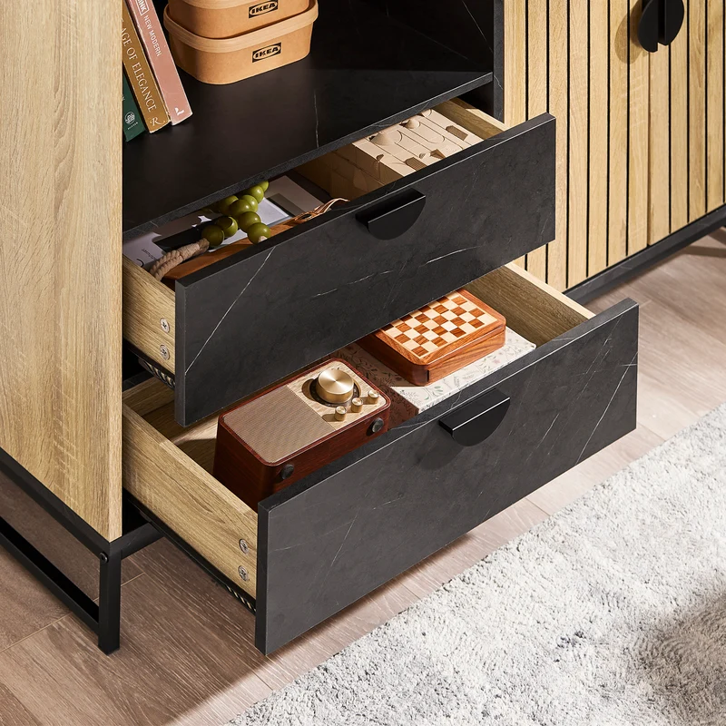 SoBuy FSB103-N Säilytyskaappi, Keittiön buffet-kaappi ruokasaliin, mikroaaltouuni-nischa Ø6 cm & lasiteline, säädettävä hylly, korkeat metallijalat, tammi/musta, 107×40×85 cm