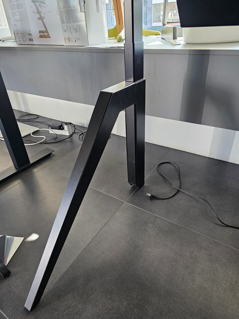 Holmris Steh-Sitztisch Cabale ab Ausstellung 50% Rabatt