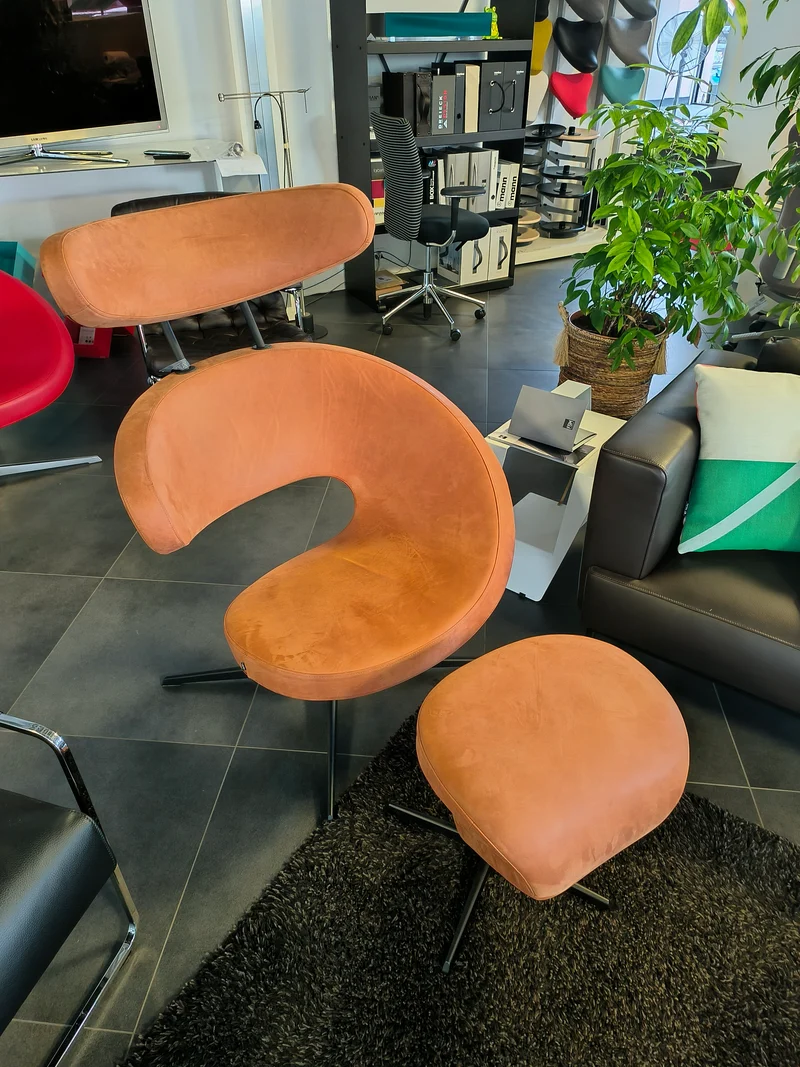 Varier Peel mit Hocker ab Ausstellung