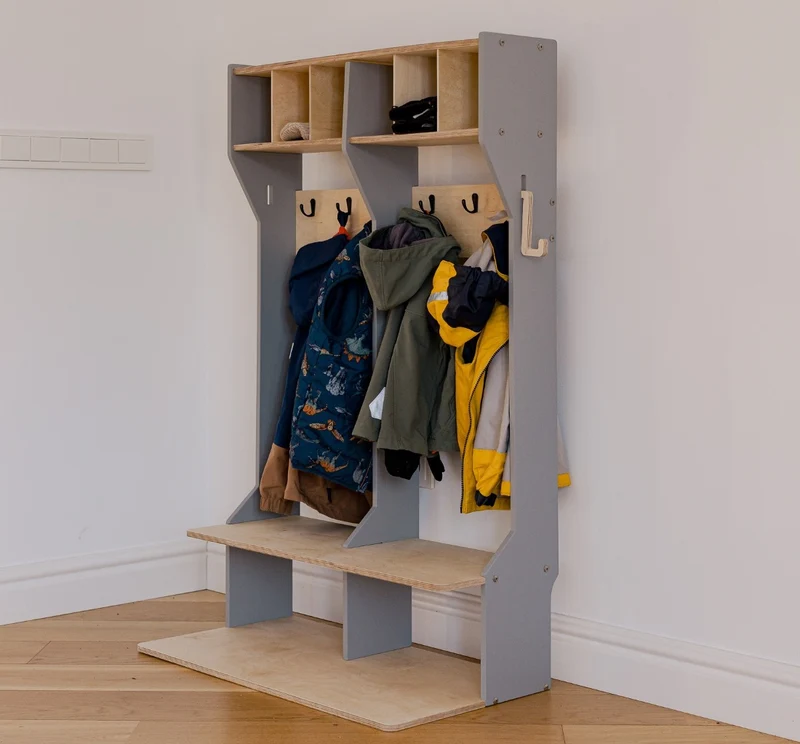Doppelte Kindergarderobe mit Sitzbank – Geschwister-Garderobe aus Holz