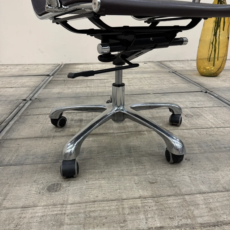 Design Bürostuhl Chefstuhl Aluminium Ribbed Leder Dunkelbraun Gebraucht