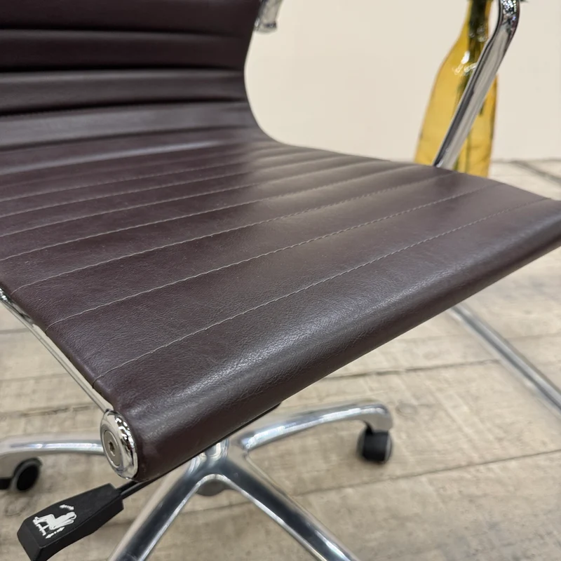 Design Bürostuhl Chefstuhl Aluminium Ribbed Leder Dunkelbraun Gebraucht