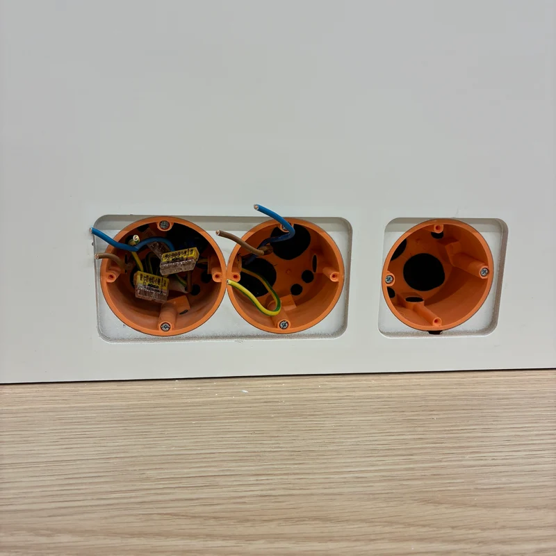 Hotel Schreibtisch TV Konsole Medienelement Wandmodul Weiß Holz Gebraucht