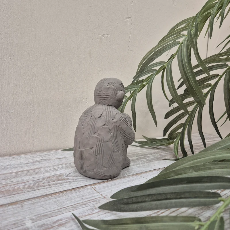 J-Line Skulptur Grau Steinoptik Sitzende-Figur Deko-Figur