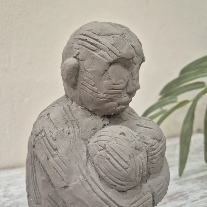 J-Line Skulptur Grau Steinoptik Sitzende-Figur Deko-Figur