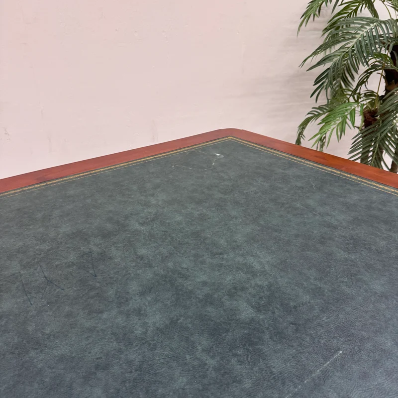 Repräsentativer Präsidentenschreibtisch – Antik-Stil Exklusiver Executive-Schreibtisch mit Lederinlay