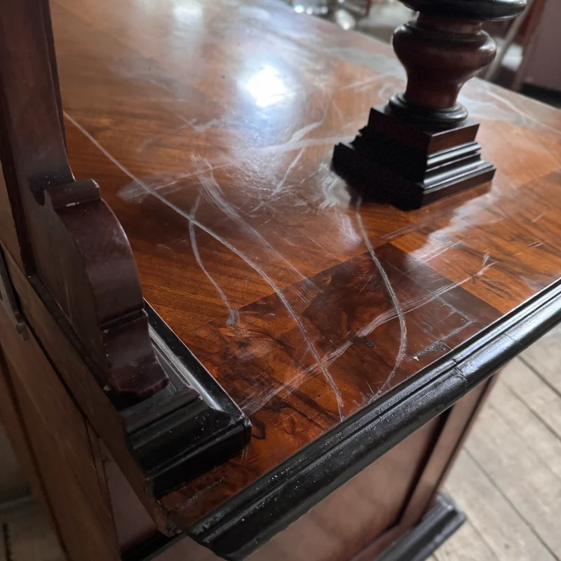 Prunkvolles Gründerzeit-Buffet in Nussbaum Antiquität Historisches Buffet aus Villen-Bestand