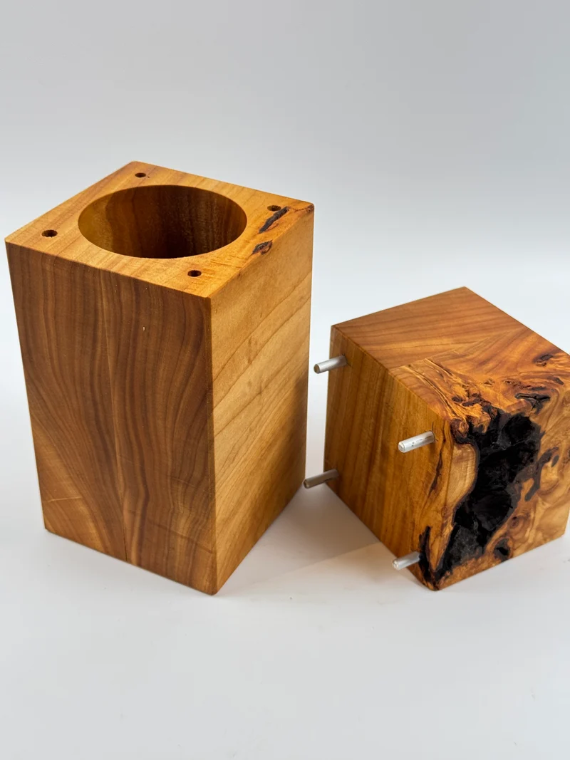 Tierurne aus besonderem Lindenholz