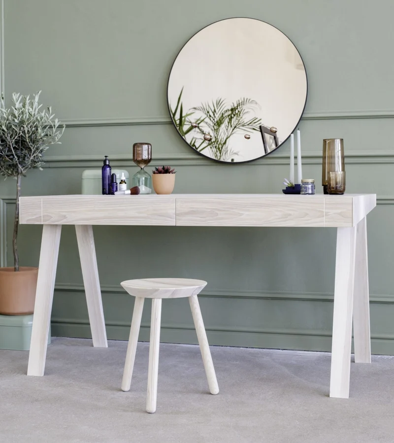 Hocker NAïVE – massives Holz, vielseitig im Alltag