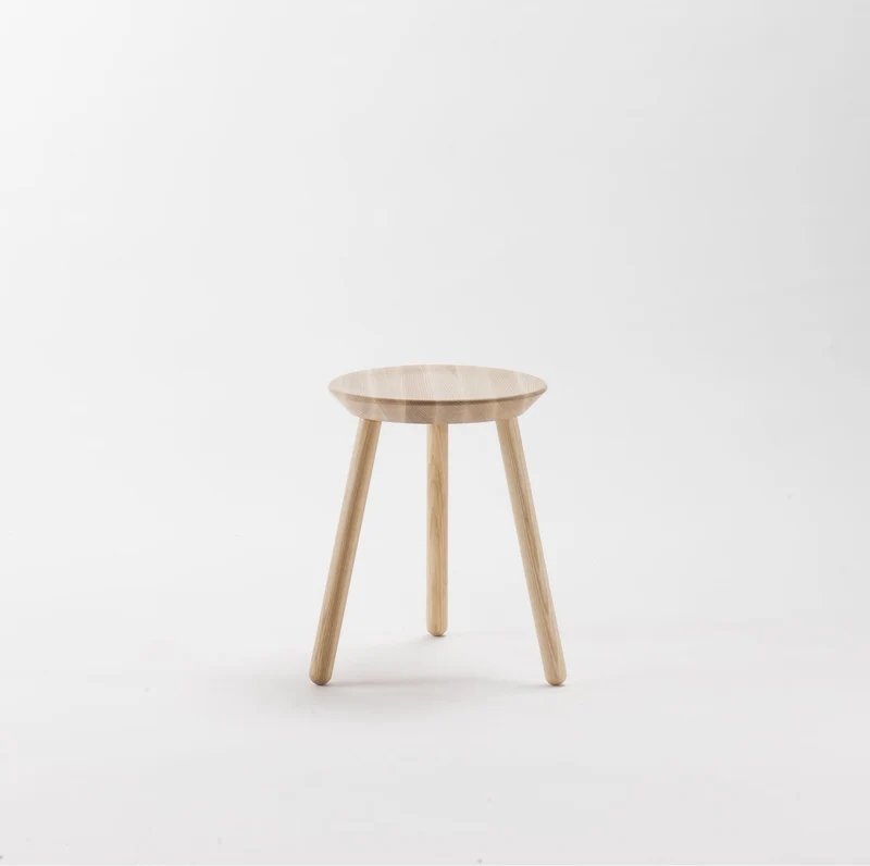 Hocker NAïVE – massives Holz, vielseitig im Alltag