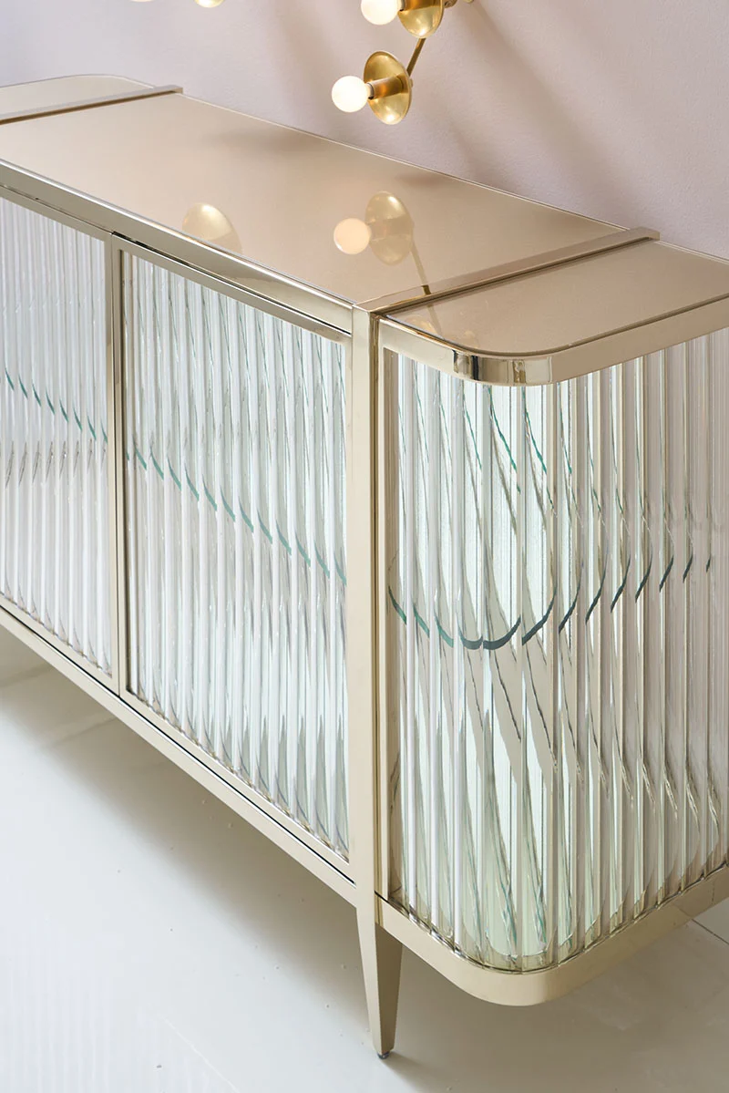 Caracole Stop And Stare Sideboard Buffet CLA-424-215A von instylior