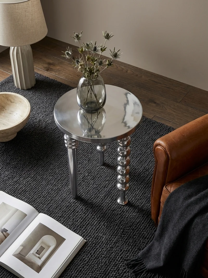 Beistelltisch – Aluminium Silber Dreibein Design 44x44x63 cm