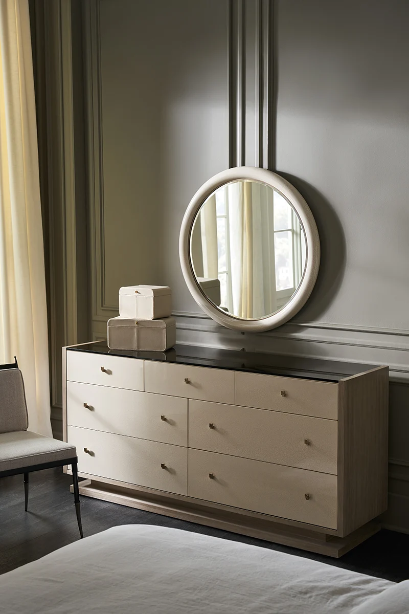 Caracole Kommode Dresser CLA-423-011 von Instylior