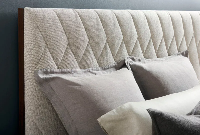 Caracole Moderne Bett Queensize M023-417-101 von instylior