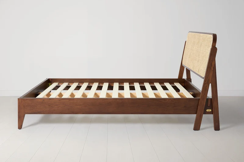 Bett 04 140cm x 200cm, Walnut