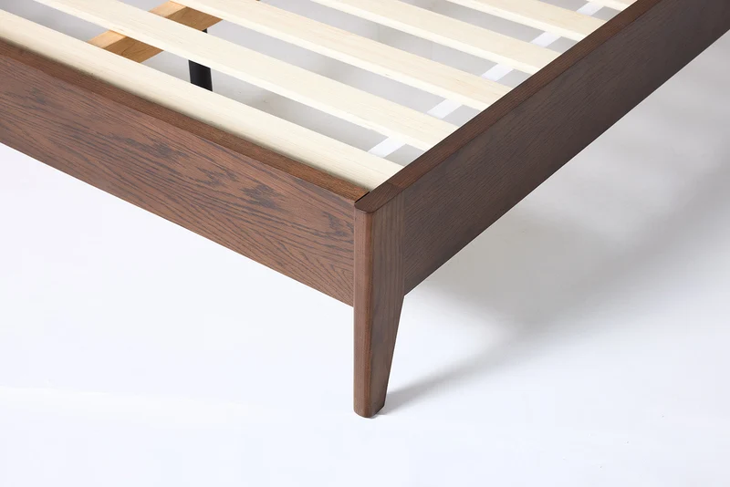 Bett 04 140cm x 200cm, Walnut