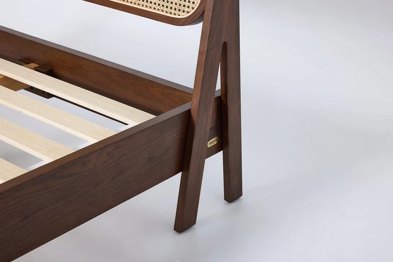 Bett 04 160cm x 200cm, Walnut