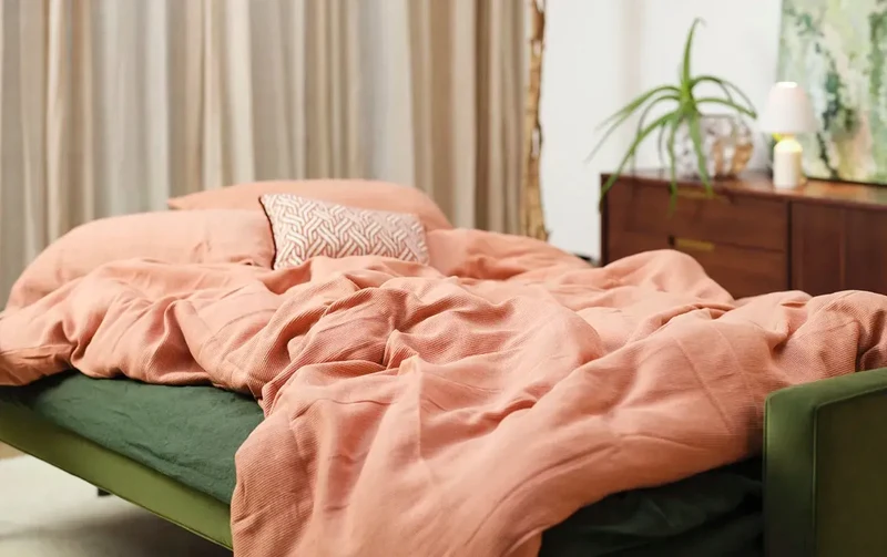 Model 02 Dreisitzer-Schlafsofa , Laubgrün