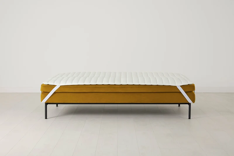 Model 11 Dreisitzer-Schlafsofa, Senfgelb