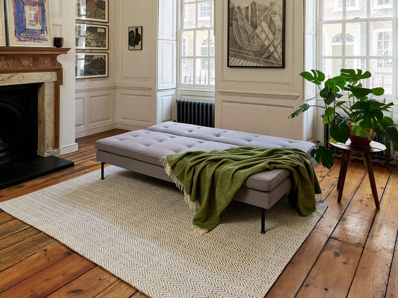 Model 11 Dreisitzer-Schlafsofa, Risso