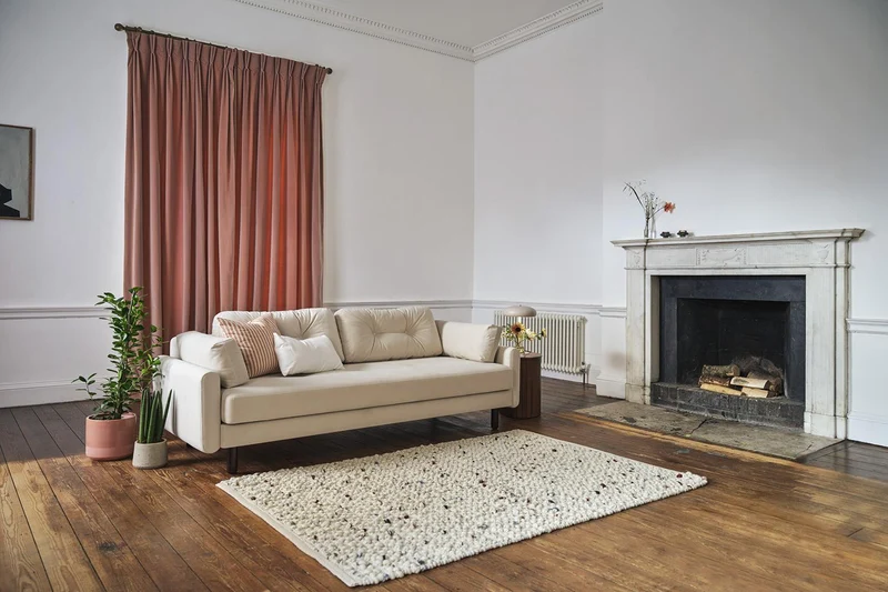 Model 04 Dreisitzer-Schlafsofa, Knochenweiß