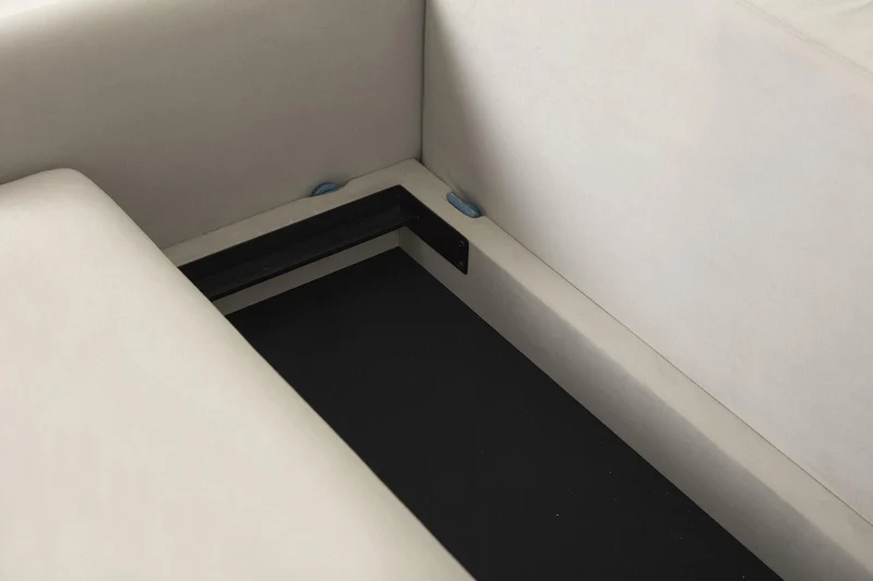Model 04 Dreisitzer-Schlafsofa, Knochenweiß