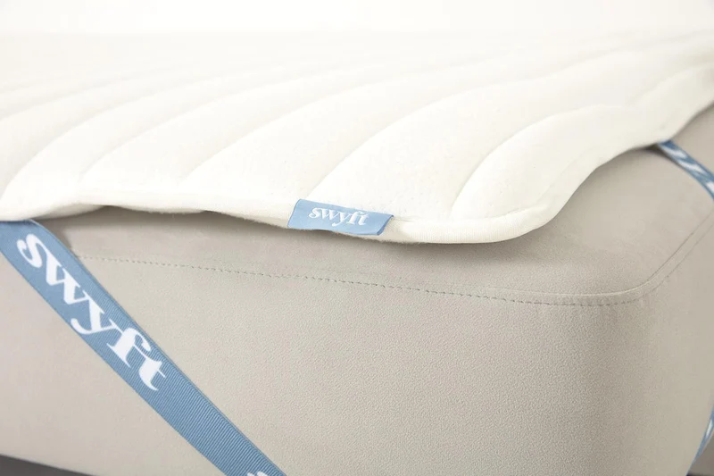Model 04 Dreisitzer-Schlafsofa, Knochenweiß