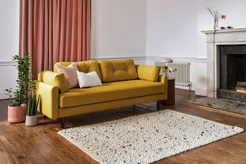 Model 04 Dreisitzer-Schlafsofa, Senfgelb