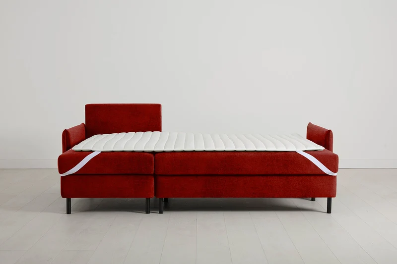 Model 12 Dreisitzer-Schlafsofa mit Chaiselongue links, Harissarot