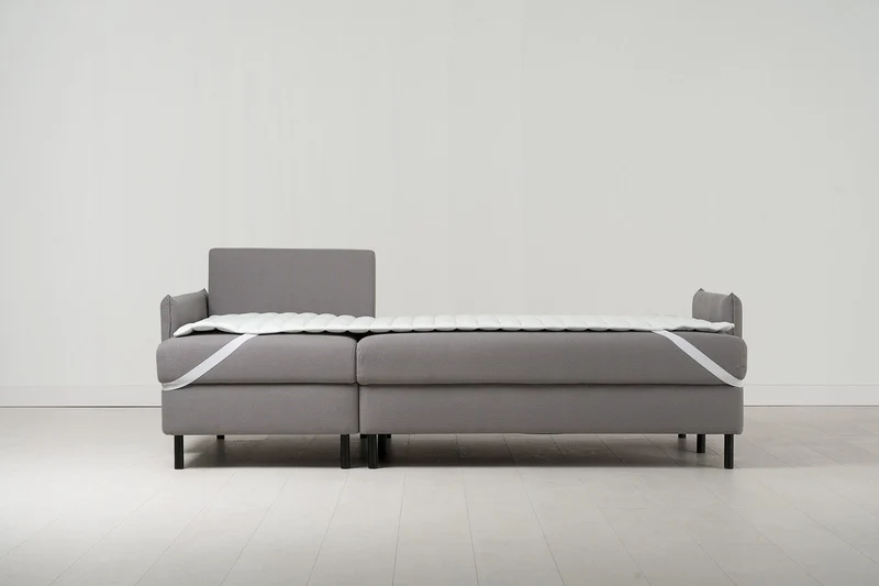 Model 12 Dreisitzer-Schlafsofa mit Chaiselongue links, Risso