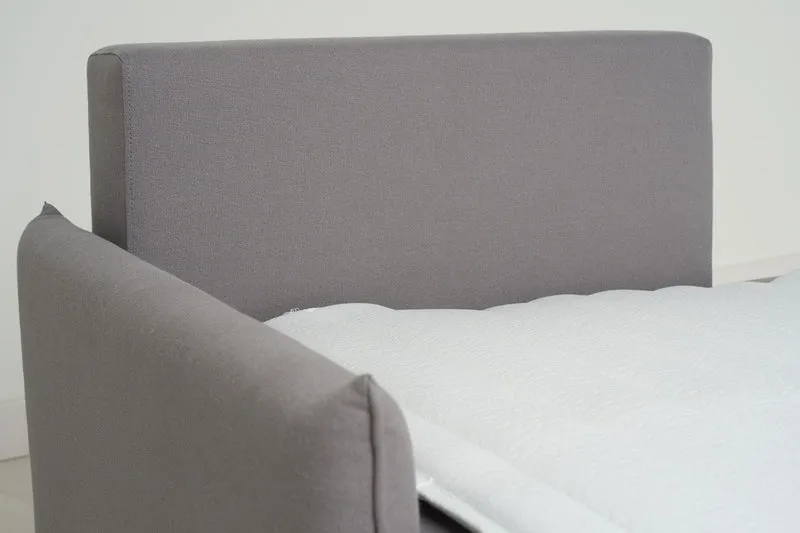 Model 12 Dreisitzer-Schlafsofa mit Chaiselongue links, Risso