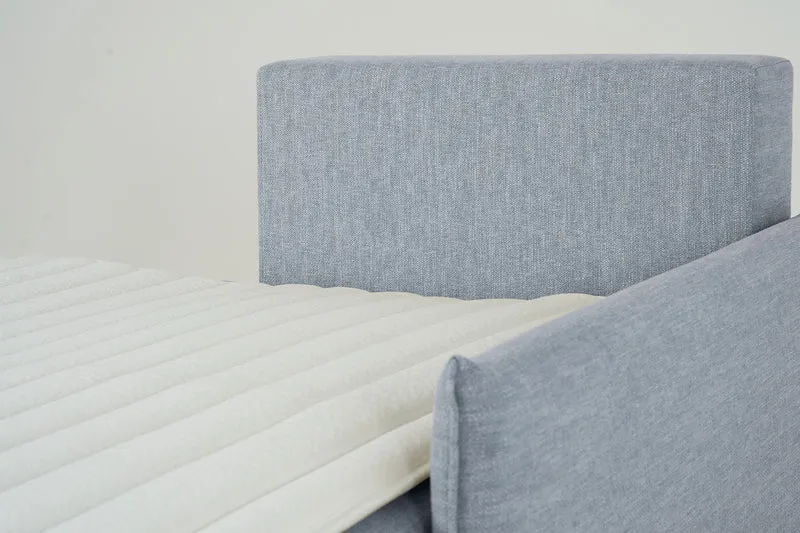 Model 12 Dreisitzer-Schlafsofa mit Chaiselongue links, Meerglasblau