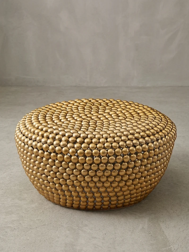 Beistelltisch im orientalischen Stil aus Aluminium mit abgerundeter Form