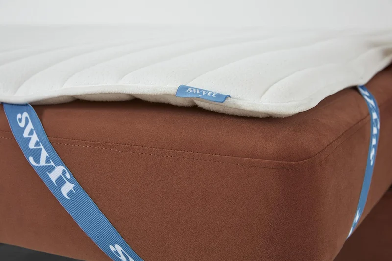 Model 04 Dreisitzer-Schlafsofa, Ziegelrot