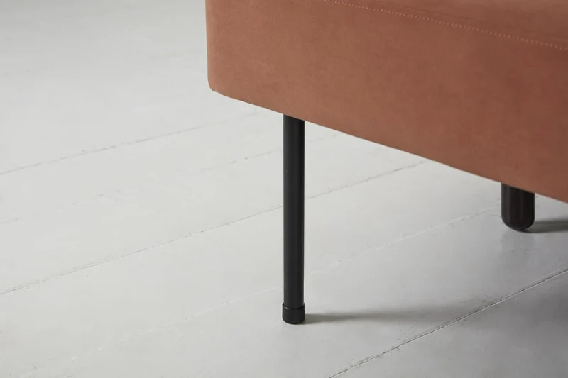 Model 04 Dreisitzer-Schlafsofa, Ziegelrot