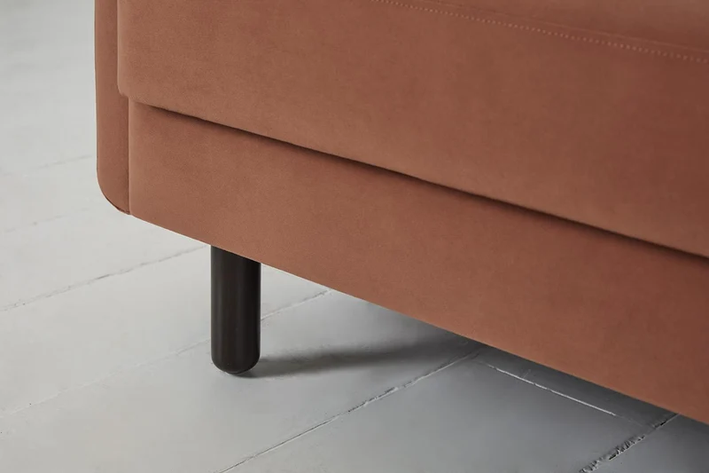 Model 04 Dreisitzer-Schlafsofa, Ziegelrot