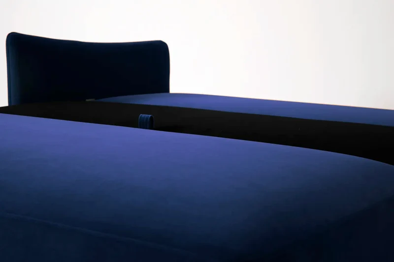 Model 08 Zweisitzer-Schlafsofa , Indigoblau