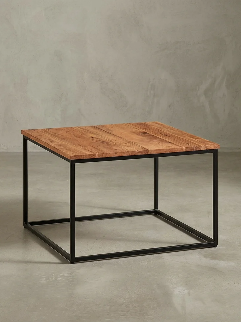 Couchtisch Industrial, Akazienholz mit Eisengestell, handgefertigt, robust und stabil