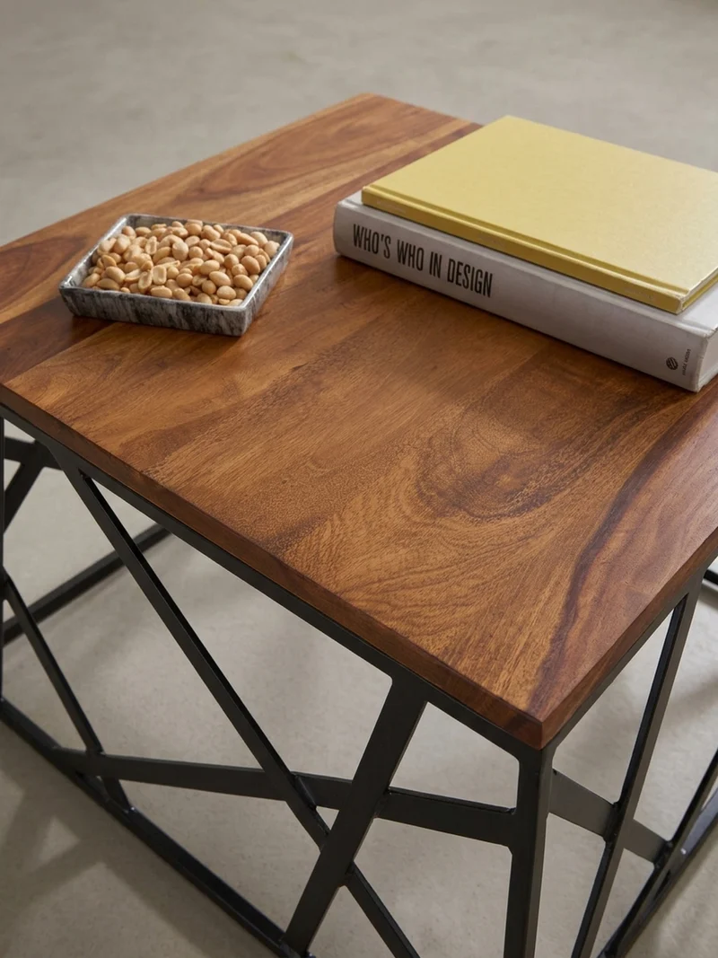 Couchtisch Industrial Stil, Sheesham Holz, Schwarzes Metallgestell, 60x60 cm