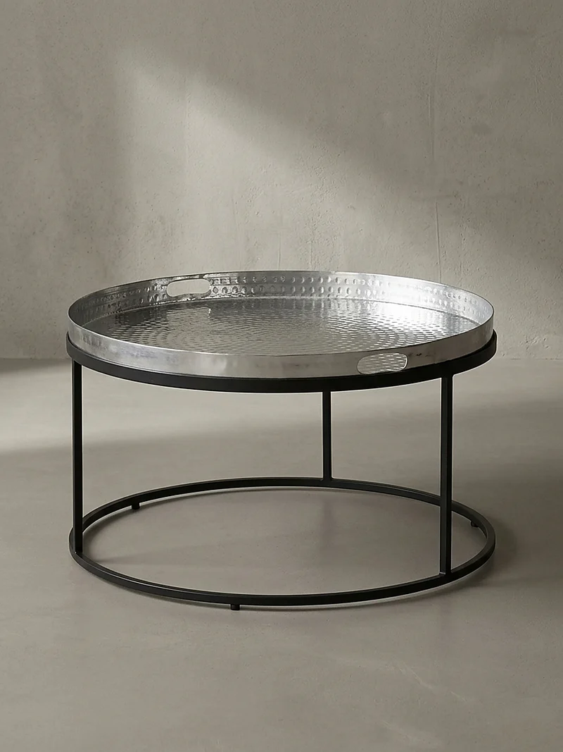 Couchtisch mit Hammerschlag-Struktur, abnehmbares Tablett, aus Aluminium und Eisen