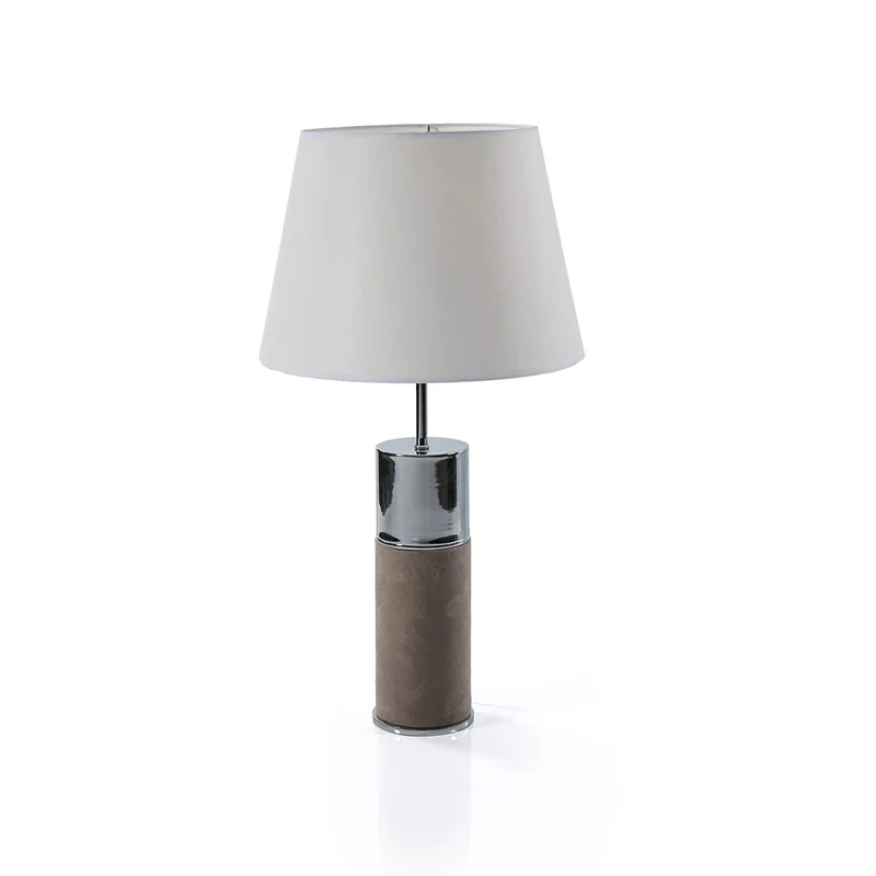 Bent: Stilvolle Tischlampe mit zylindrischem Fuß