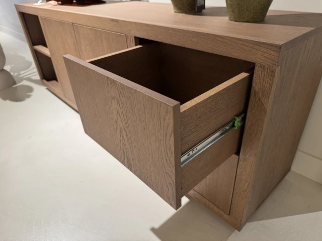 Sideboard Hellbraun, Schrank Naturholz mit zwei Türen und zwei Schubladen, Anrichte braun, Breite 200 cm