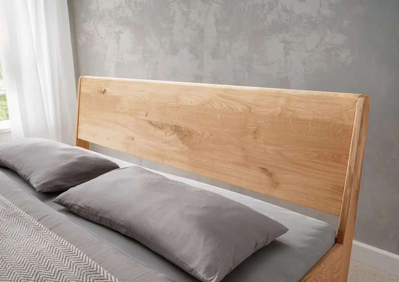 Bett SchlafGut Wildeiche massiv mit Holzkopfteil