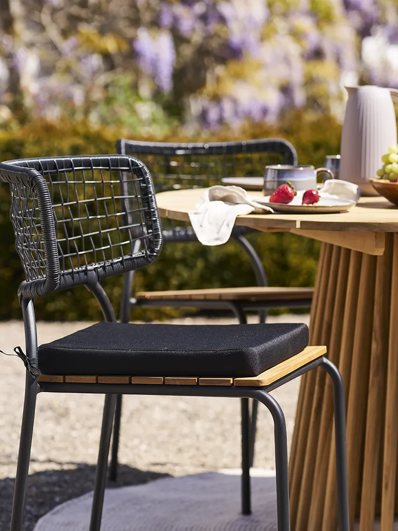 Nashville Esszimmerstuhl Teak/Polyrattan, schwarz/natur, schwarze Beine