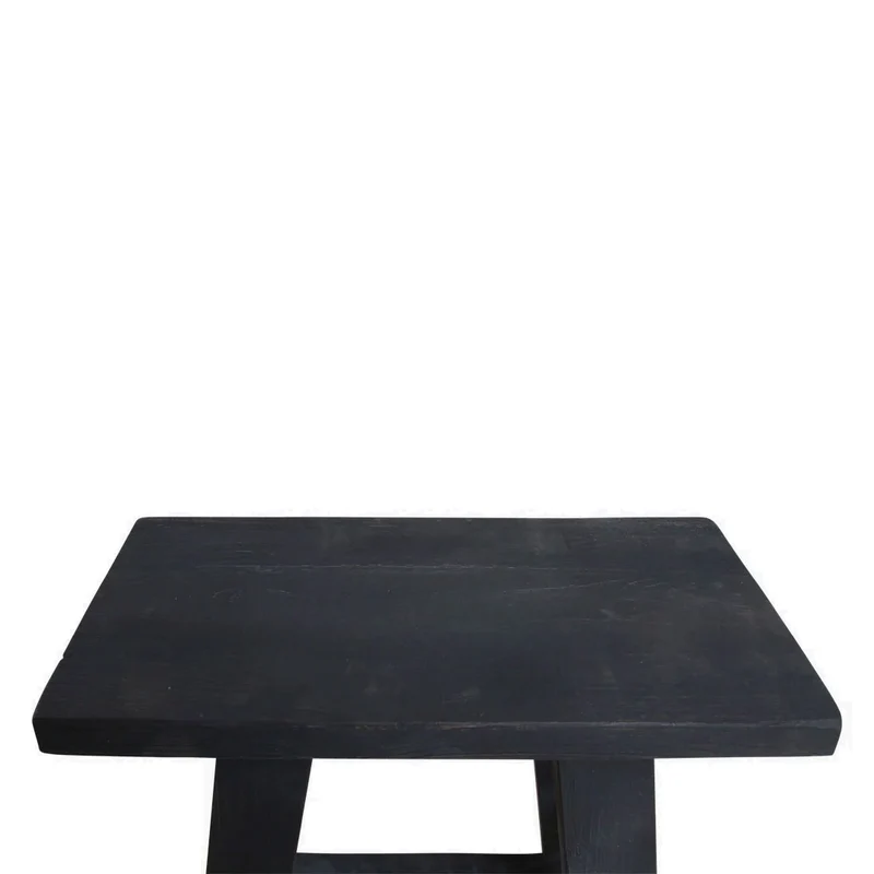 Schwarze Haltestellenbank