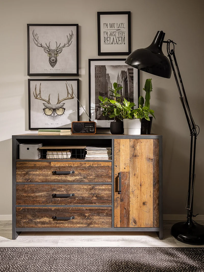 Weston Loft Chest of Drawers – Old Style Pine & Matera, 131 cm