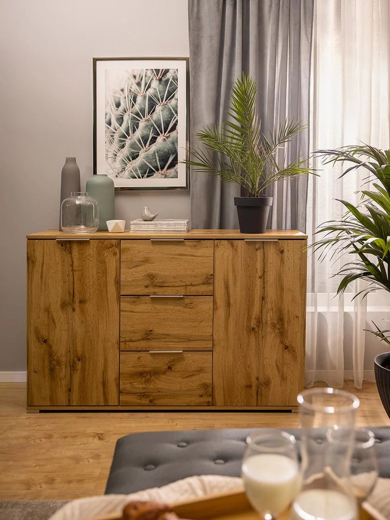 Zele Sideboard 135 cm – Wotan Oak | 2 Cabinets, 3 Drawers & Integrated Handles