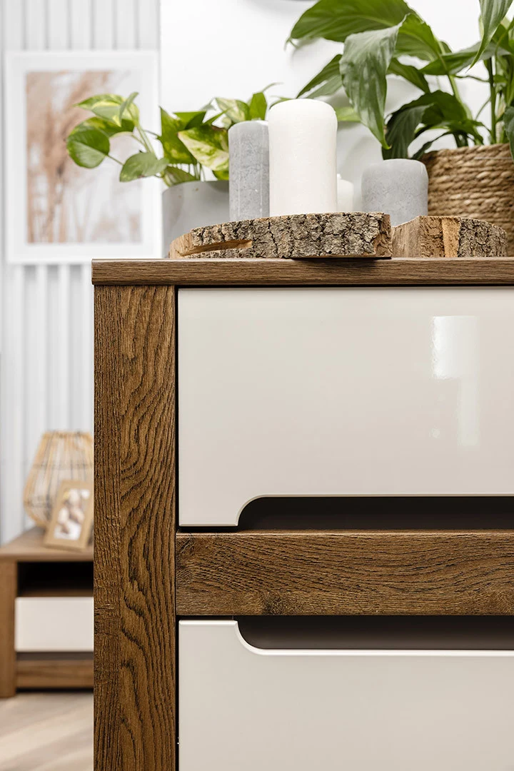 Ruso Sideboard & Chest of Drawers – April Oak & Pearl High Gloss