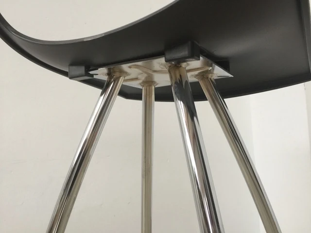 Design Barhocker schwarz, Barstuhl schwarz verchromtes Gestell, Sitzhöhe 80 cm