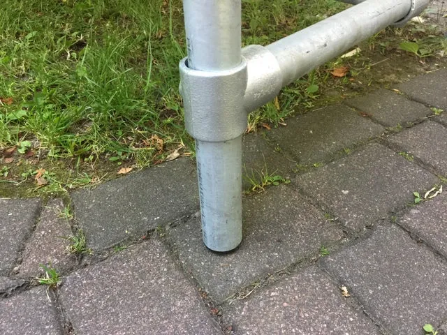 Esstisch im Industriedesign, Gartentisch, Tisch mit Tischbeinen aus Metall, Länge 220 cm
